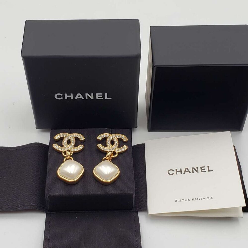 100% Authentic CHANEL Brand New Earrings 675-080824 - Picture 3 of 9